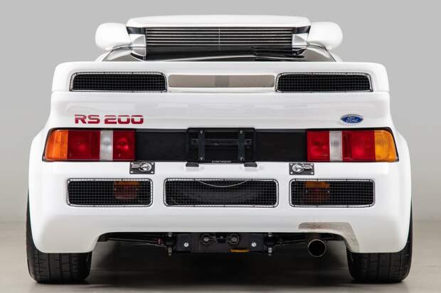 Ультра-редкий гоночный Ford RS200 Evolution из 1980-х