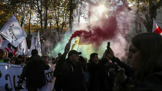 Протестующим в Тбилиси дали 30 минут на снятие блокады парламента