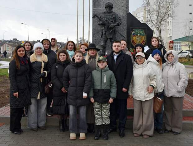 Памятник в честь героев СВО открыли в Судаке