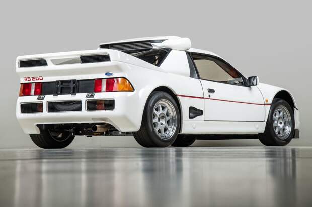Ультра-редкий гоночный Ford RS200 Evolution из 1980-х