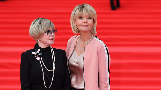 «Впервые без тебя»: Меньшова написала проникновенные слова в день рождения мамы