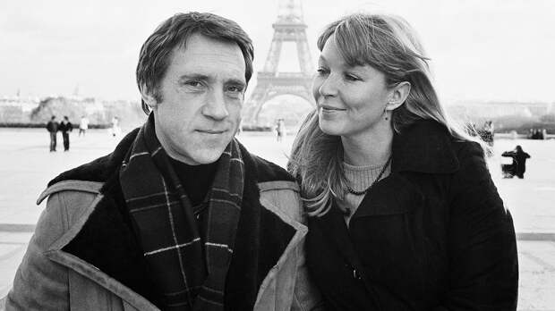 Почему Высоцкий не сбежал из СССР, объяснила его жена Марина Влади: у него была веская причина