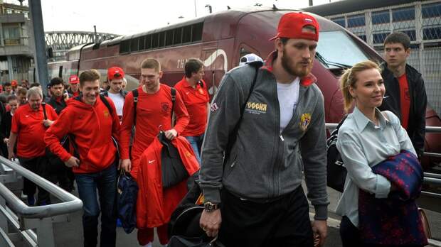 Телегин годами копил долги, Емелин бросил семью без денег: кого из хоккеистов обвиняли в неуплате алиментов