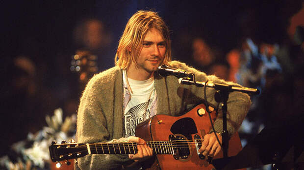 Курт Кобейн во время записи MTV Unplugged в Sony Studios, Нью-Йорк, 1993 год. Курт Кобейн во время записи MTV Unplugged в Sony Studios, Нью-Йорк, 1993 год.