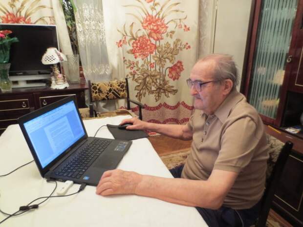 Два года назад ветеран овладел компьютером/ Фото из личного архива юбиляра