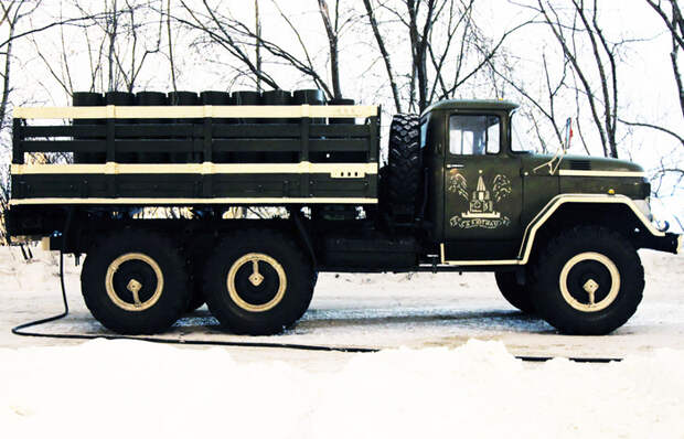 Зачем советскому грузовику такие странные колеса, и что за «ручка» на них выступает
