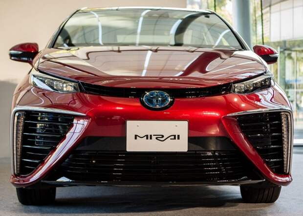 Toyota Mirai с водородным двигателем. Поступит в продажу в Японии 15 декабря