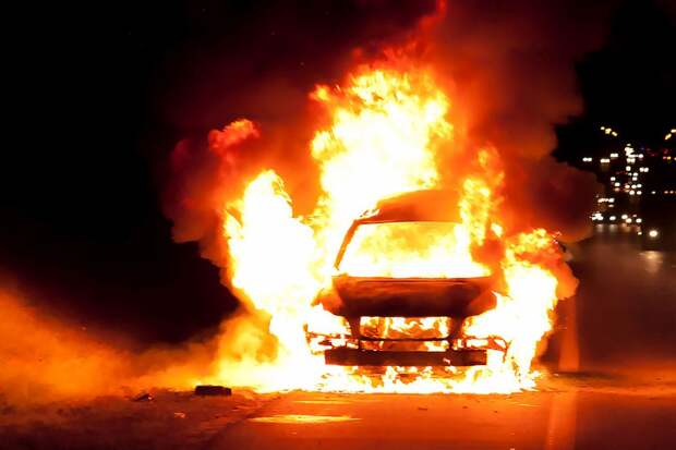 «Призрачного гонщика» ВСУ на объятом пламенем пикапе сняли на видео