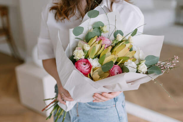 Миронов призвал остановить рост цен на букеты 8 Марта