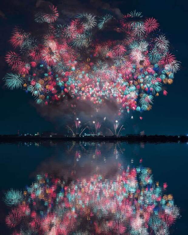 The Japanese Photographer Keisuke Captures The Beauty Of Fireworks In Japan