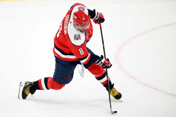 Овечкин за 22 секунды уронил на лед сразу двух хоккеистов «Детройта» в матче НХЛ