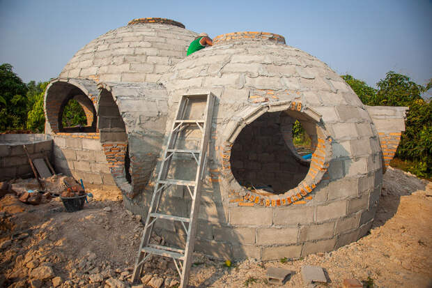 http://www.steveareen.com/domehomecreation/photos/110425-363.jpg