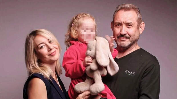 Стало известно о происходящих странностях возле дома семьи Усольцевых