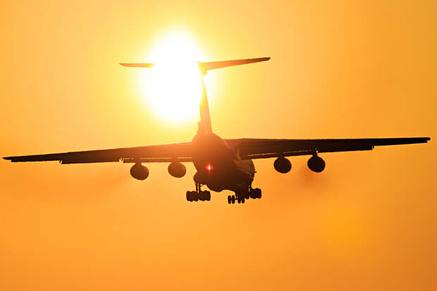 Bild: пассажиров Mavi Gok Airlines посадили в самолет при температуре 52 градуса тепла