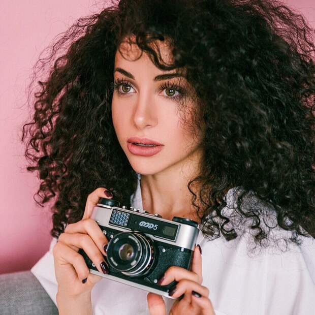 Таинственная незнакомка: Что мы знаем о Зепюр Прилучной