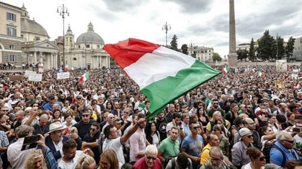 В Риме состоялся многотысячный марш против поставок вооружения Киеву
