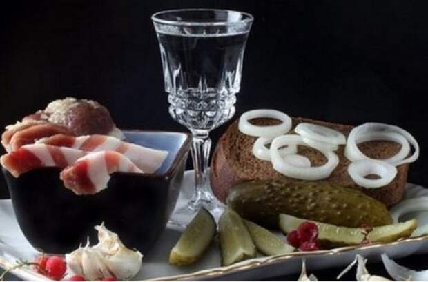 7 продуктов, которыми категорически нельзя закусывать крепкий алкоголь