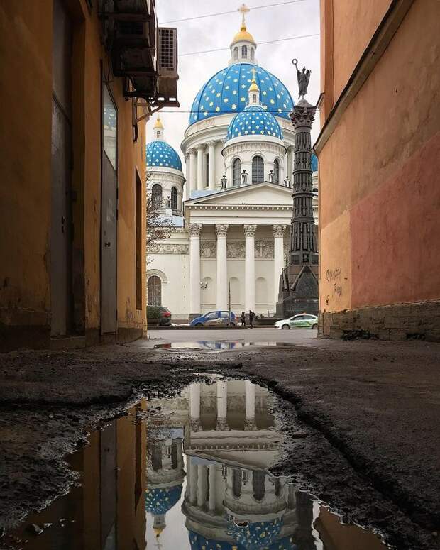 Питерские закоулки с видом на Троице-Измайловский собор