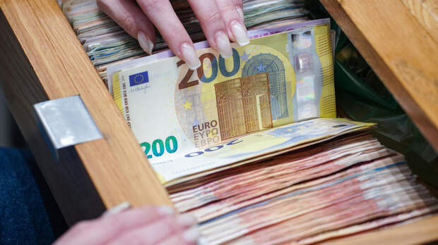У петербуржца украли миллион евро из банковской ячейки