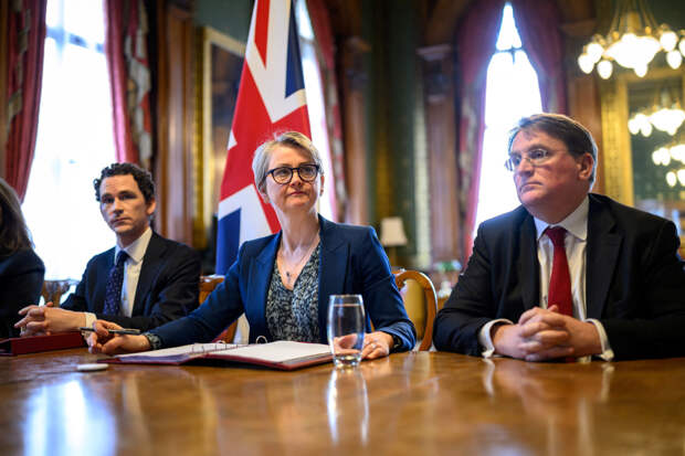 Британия ответила на высылку сотрудника посольства в России