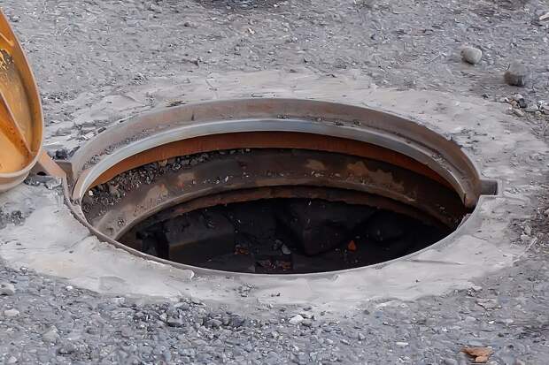 В Сургуте ребенок попал в больницу после падения в колодец