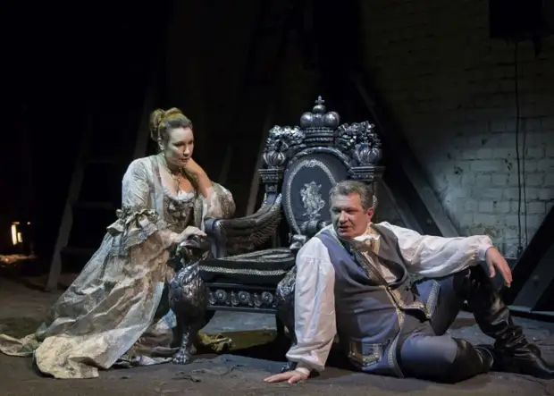 Спектакль «Любовь у трона» в Театре им. Вахтангова