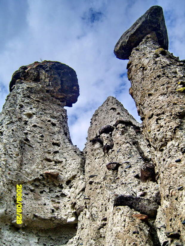 Горящие глаза.