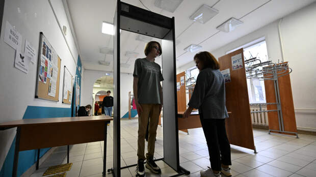 Участников ЕГЭ-2026 запретили досматривать