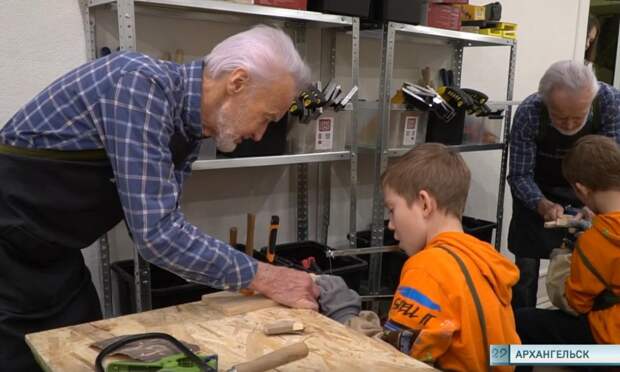 В Архангельске работает «мальчишеская» школа, где будущих мужчин обучают столярному мастерству