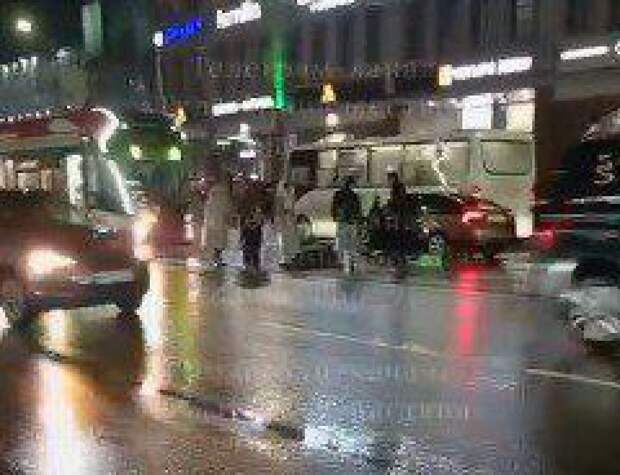 В Туле на улице Советской автомобиль сбил человека на трамвайных путях