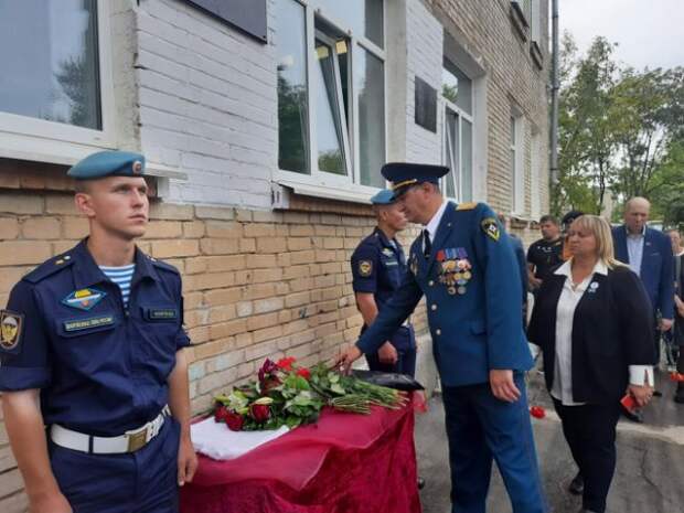 Сегодня состоялось торжественное открытие мемориальной доски гвардии сержанту Геннадию Литовченко, который погиб при исполнении воинского долга в ходе специальной военной операции на Украине. - 937215778807