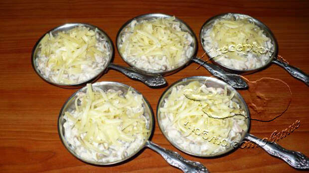Жюльен с грибами и ветчиной