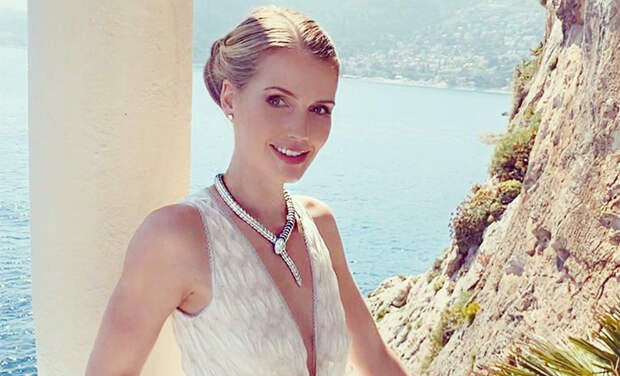 Путешествие со вкусом: как племянница принцессы Дианы Китти Спенсер проводит каникулы в Италии