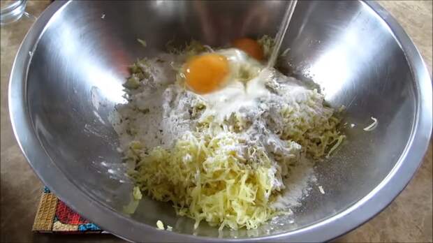 Не у всех получится / Картофельная лепешка с курицей и сыром Еда, Вкусно, Готовка, Лепешки, Картофель, Курица, Сыр, Другая кухня, Видео, Длиннопост