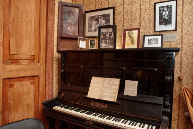 Выставка «Детство Марго»