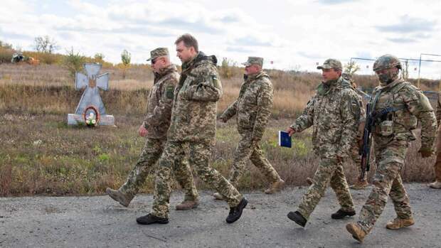 В ЛНР рассказали, что Киев размещает военную технику на участке у Золотого в Донбассе