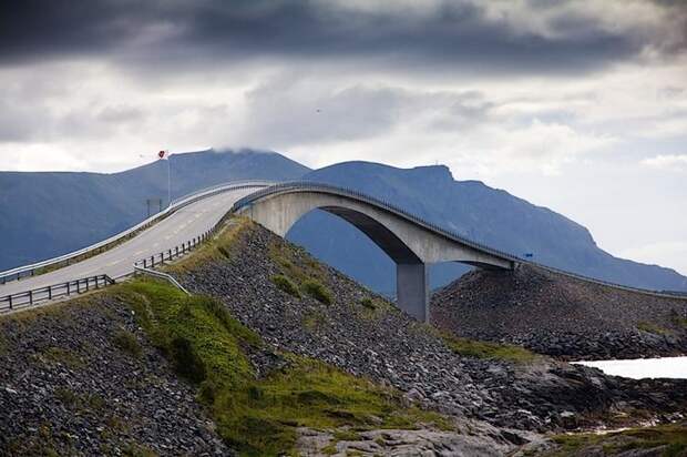 Сторсезандетский мост (Storseisundet bridge) в Норвегии