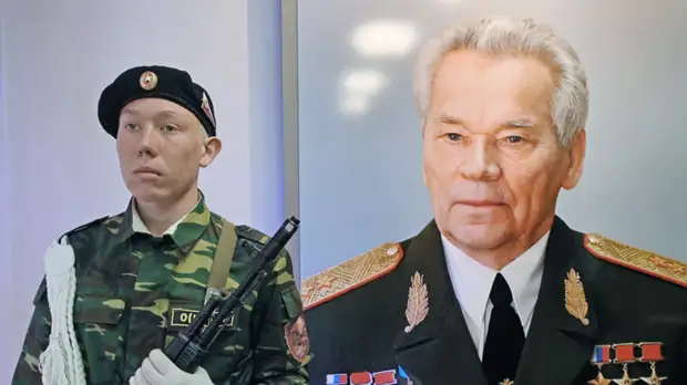 В Казани установлен памятник Михаилу Калашникову