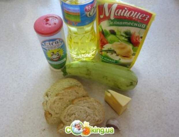 Пикантные гренки с кабачком и сыром - ингредиенты 