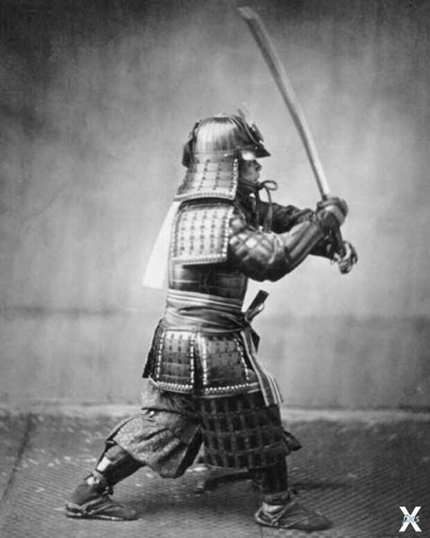 Японский воин в средневековых доспеха...