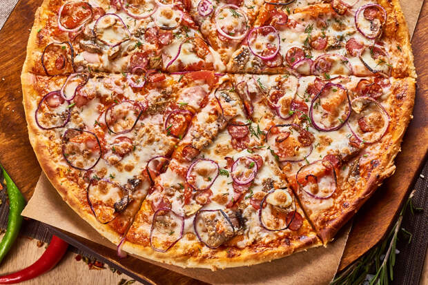 Как в пиццерии: идеальное тесто и соус для пиццы за 10 минут