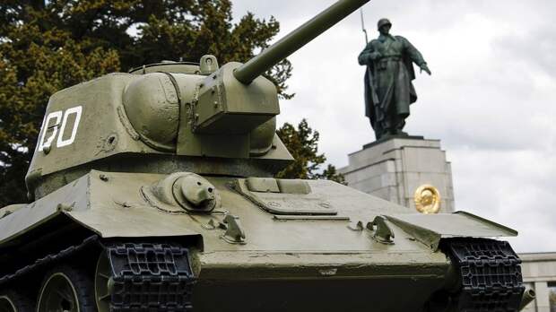 Вассерман спрогнозировал ответ России на перенос советского танка-памятника Т-34 из Нарвы