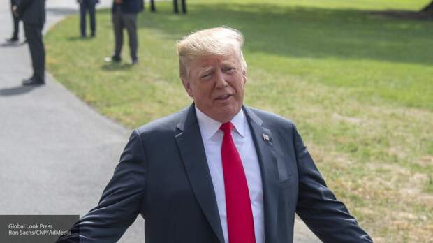 Трамп обсудил с рядом губернаторов подготовку к урагану "Флоренс"
