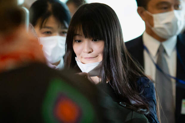 Оставившую жизнь при дворе ради любви принцессу заметили с младенцем