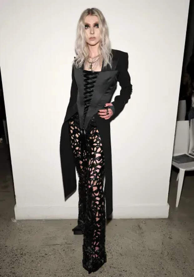 Тейлор Момсен