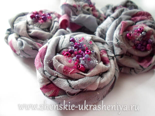 Как сделать колье из текстильных роз?