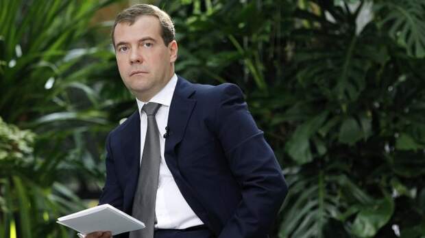 Медведев заявил, что усиление антироссийских санкций США означает объявление экономической войны