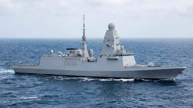 Макрон: Франция стремится к свободе судоходства в Средиземном и Красном морях