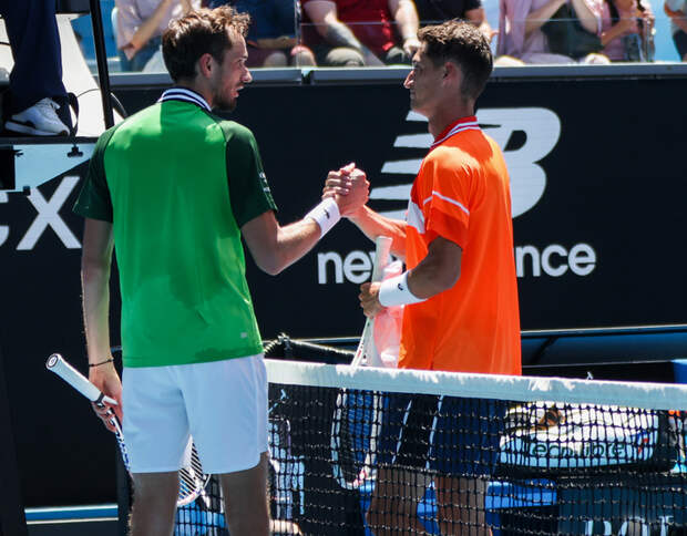 Шестеро российских теннисистов успешно стартовали на Australian Open