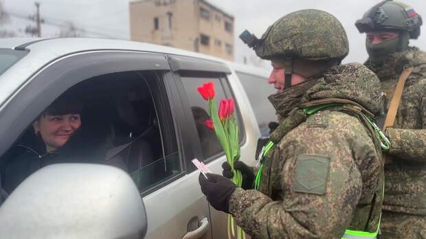 Сотрудники ВАИ поздравили жительниц ЛНР с наступающим Международным женским днем